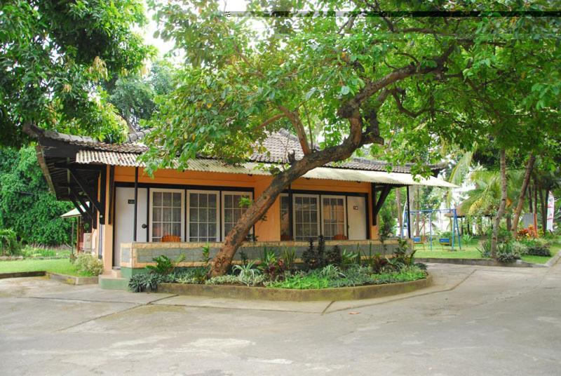 Manyar Garden 3*
